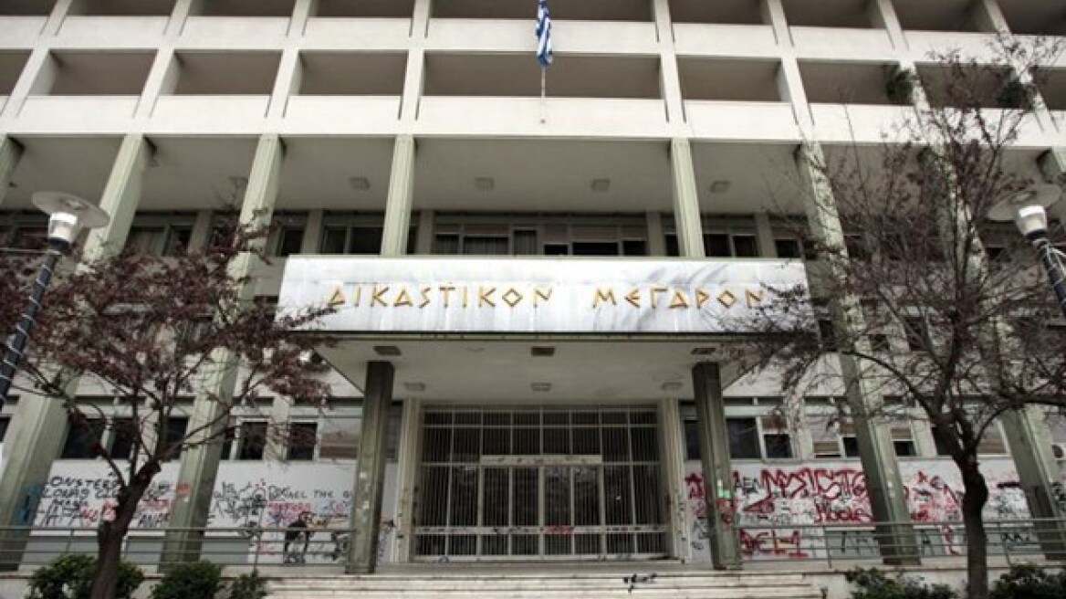 Ματαιώθηκαν και στη Λάρισα οι πλειστηριασμοί