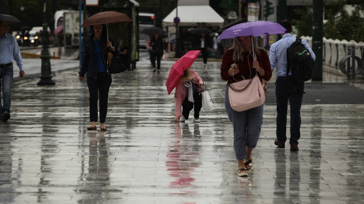 Επιμένουν οι βροχές και την Παρασκευή - Ισχυροί άνεμοι έως 9 Μποφόρ