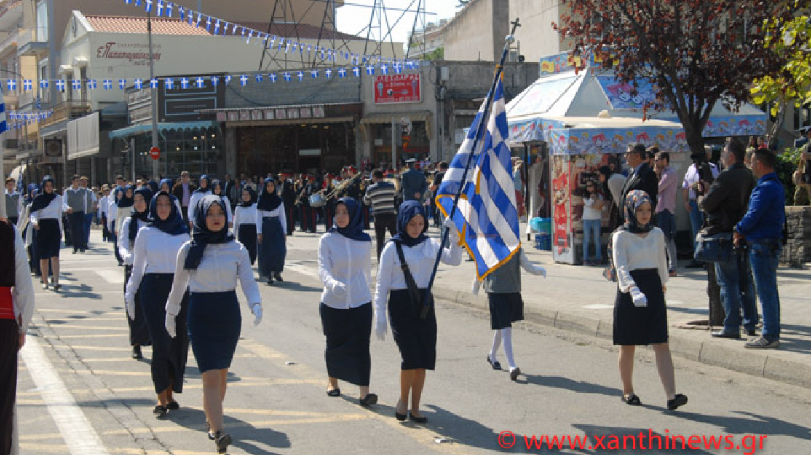 Παρέλαση μαθητριών μόνο με μαντίλες για πρώτη φορά στην Ξάνθη