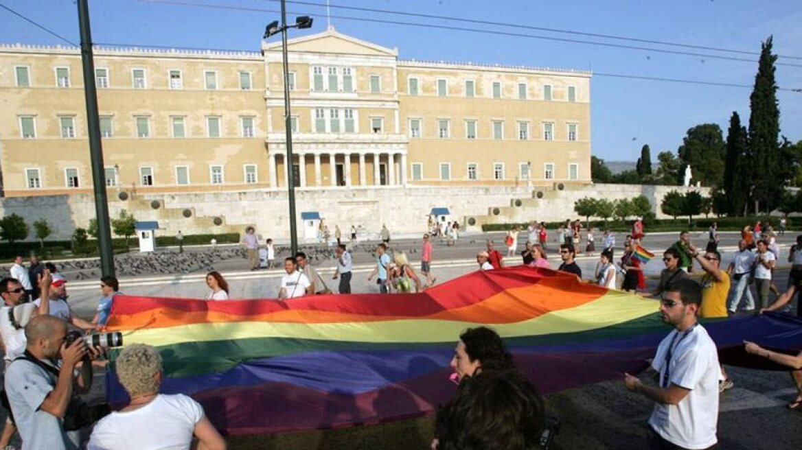 Συγκέντρωση «διεμφυλικών» στις 17.00 έξω από τη Βουλή