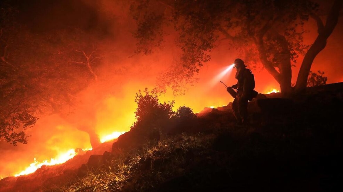 Τραγικός ο απολογισμός στην Καλιφόρνια: 31 οι νεκροί από τις πυρκαγιές 