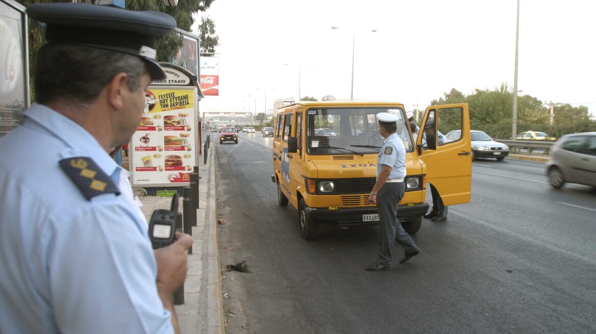 Σε ένα μήνα έπιασαν 63 οδηγούς σχολικών λεωφορείων να τρέχουν με υπερβολική ταχύτητα