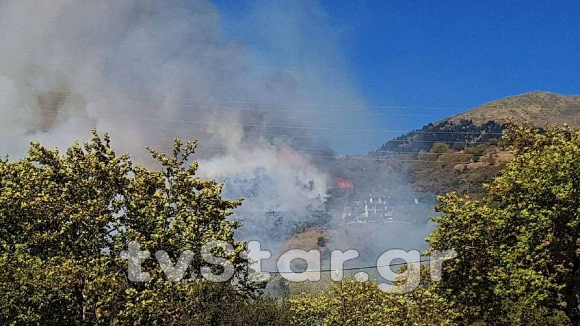 Σε ύφεση η φωτιά στο Καρπενήσι - Ολονύχτια μάχη με τις φλόγες