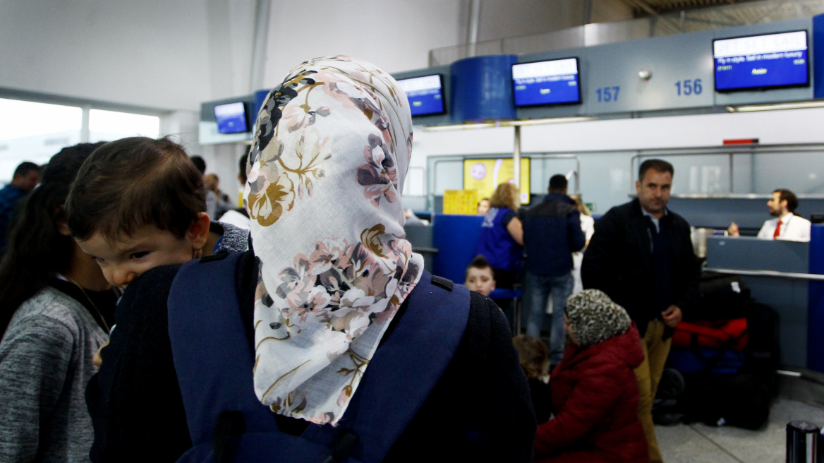 Μετά από πολλούς μήνες αναχώρησαν για τη Γαλλία 234 πρόσφυγες από το «Ελ. Βενιζέλος»