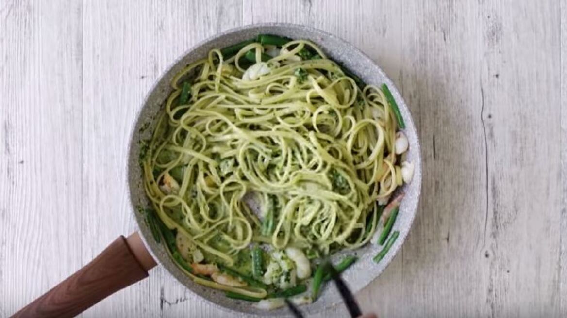 Linguine με σάλτσα Pesto alla Genovese, γαρίδες και φασολάκια