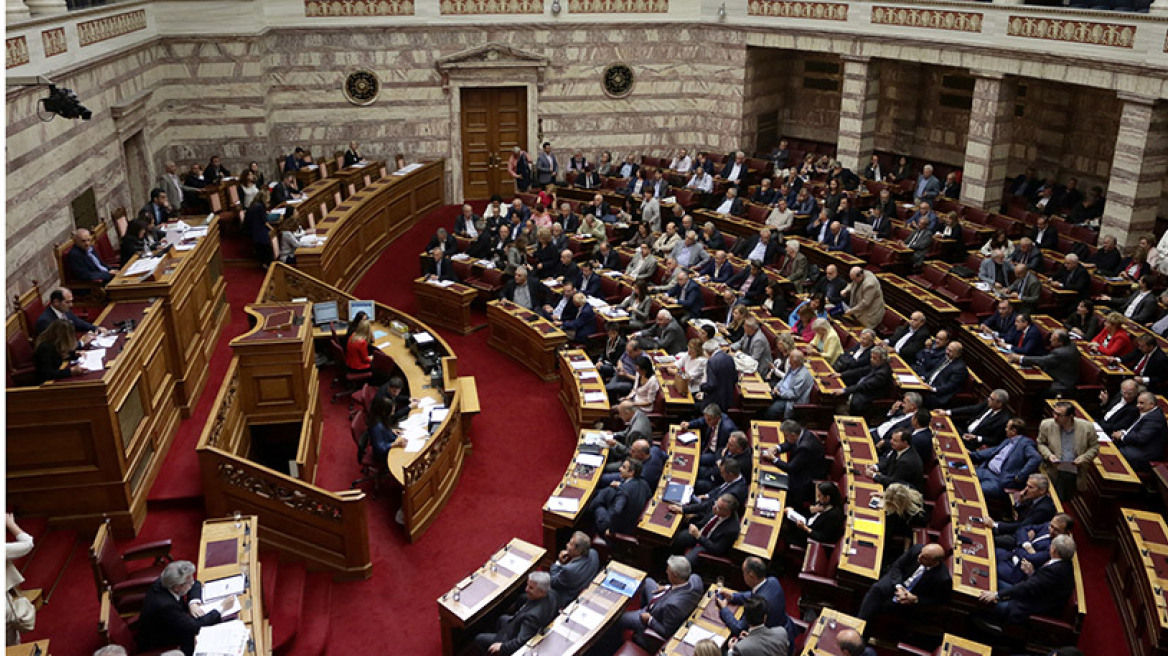 Πολιτική θύελλα για τα αναδρομικά των πρώην βουλευτών