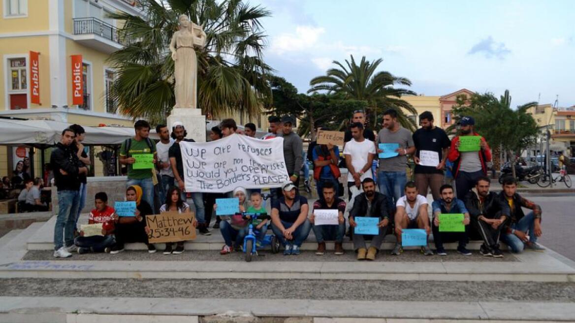 Μυτιλήνη: Απεργία πείνας από ομάδα Αφγανών - Δηλώνουν έτοιμοι να ράψουν τα στόματά τους