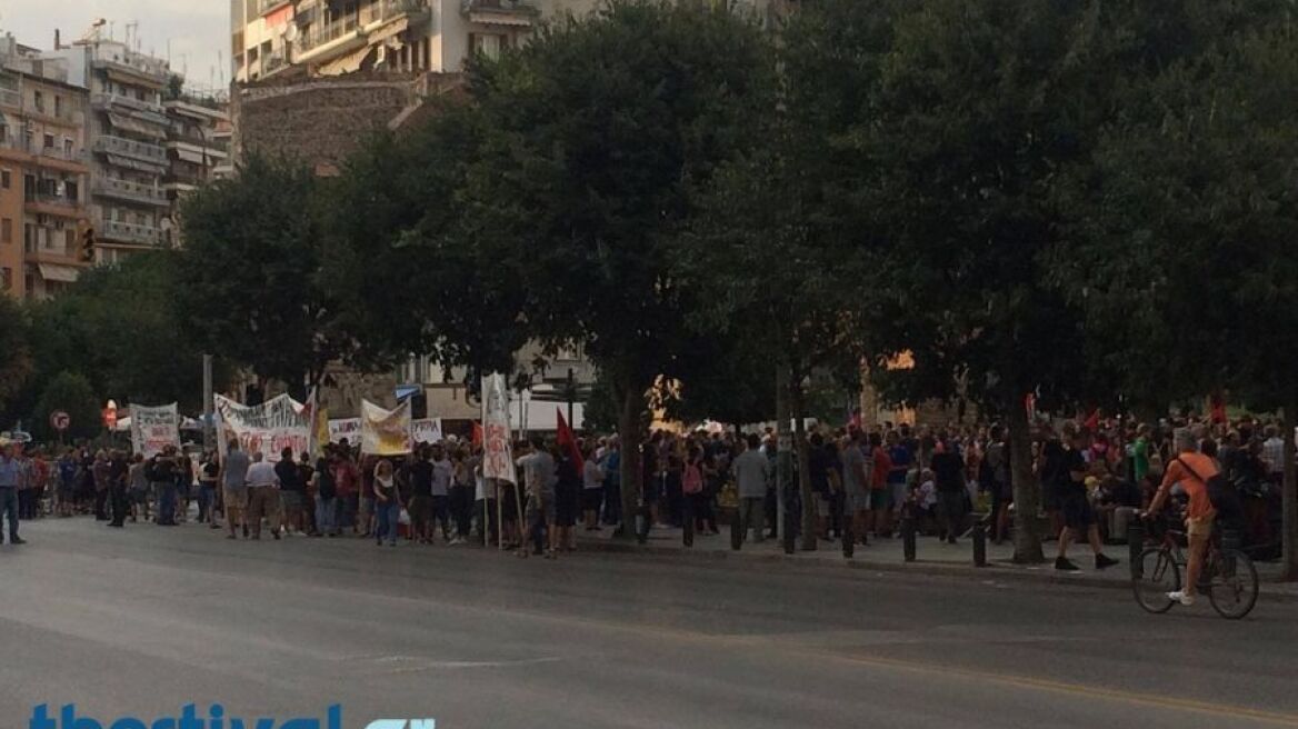 Θεσσαλονίκη: Ξεγύμνωσαν νεαρό επειδή φορούσε μπλούζα «Μολών Λαβέ»