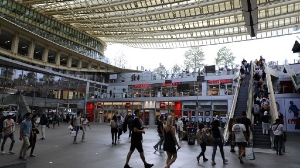 Εκκενώθηκε το εμπορικό κέντρο Forum des Halles στο Παρίσι - Βρέθηκαν δύο ύποπτα σακίδια