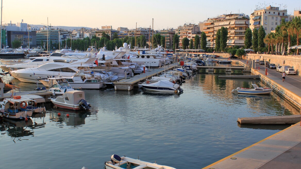 Νεκρός 59χρονος - Το αυτοκίνητό του έπεσε στη μαρίνα Ζέας