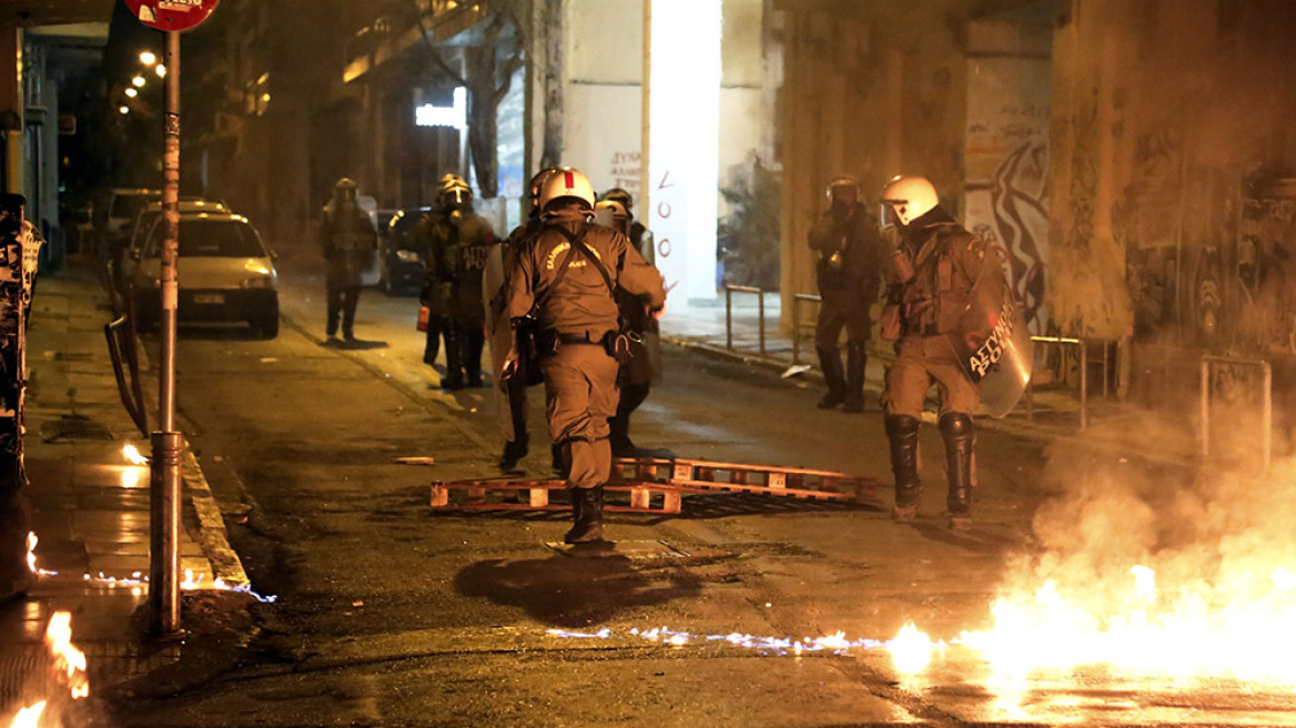 Συμβουλές στους κατοίκους Εξαρχείων δίνουν τώρα... οι αναρχικοί