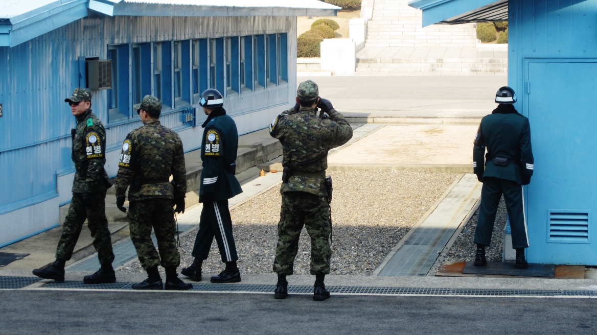 Στρατιώτες πυροβόλησαν τουλάχιστον πέντε φορές Βορειοκορεάτη που αποπειράθηκε να λιποτακτήσει