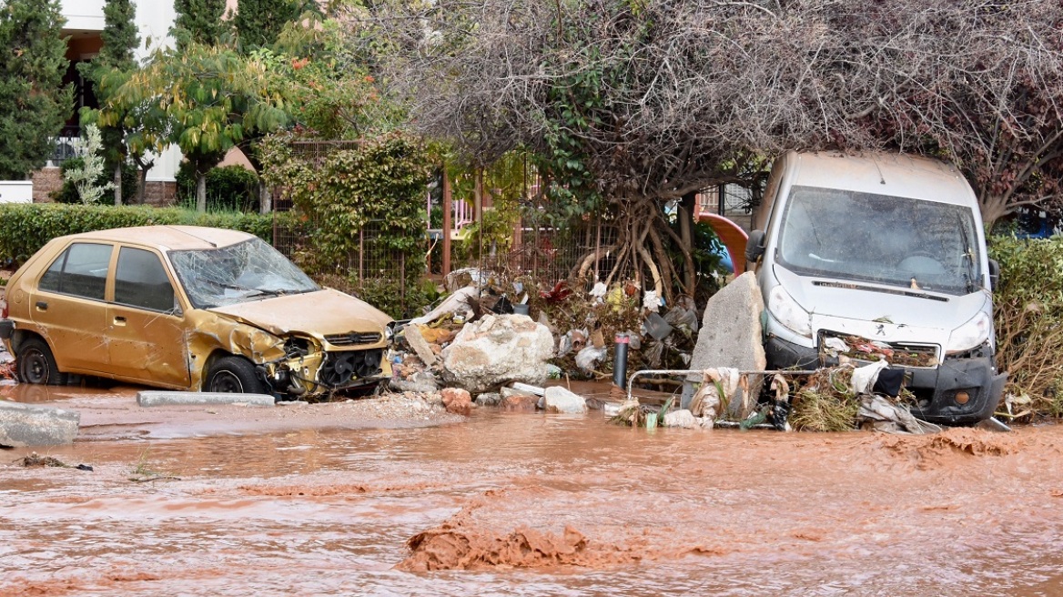 Η τραγωδία στη Δυτική Αττική όπως την αποτύπωσε ο φωτογραφικός φακός