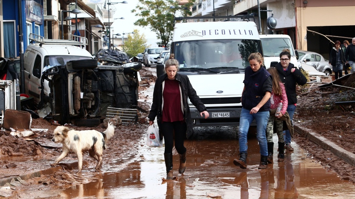 Οι δήμοι φροντίζουν για το φαγητό των πληγέντων στην Μάνδρα