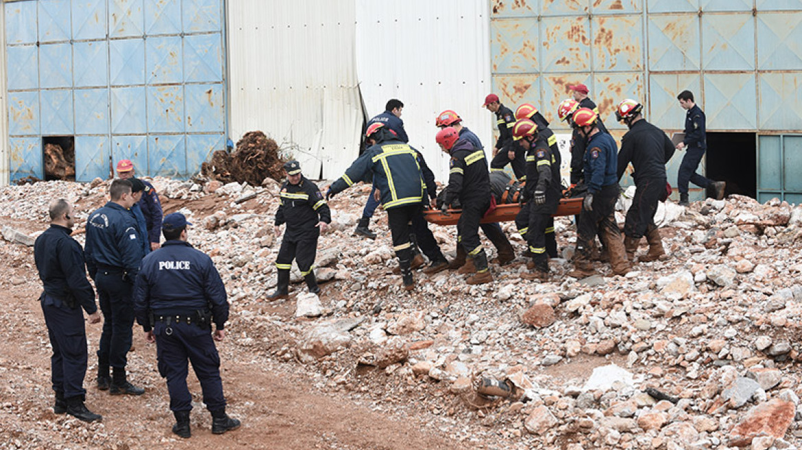 Στους 19 οι νεκροί από τις πλημμύρες στη Μάνδρα - Δύο σοροί βρέθηκαν στη θάλασσα