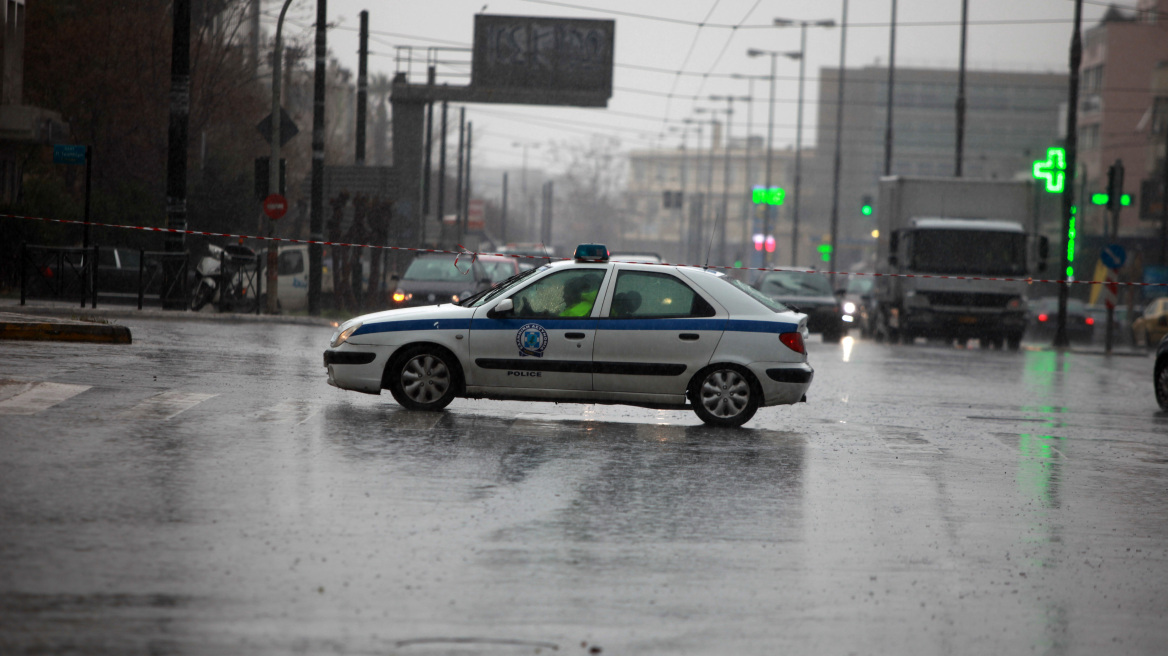 Τροχαίο με παράσυρση πεζού στη συμβολή Πειραιώς και Χαμοστέρνας