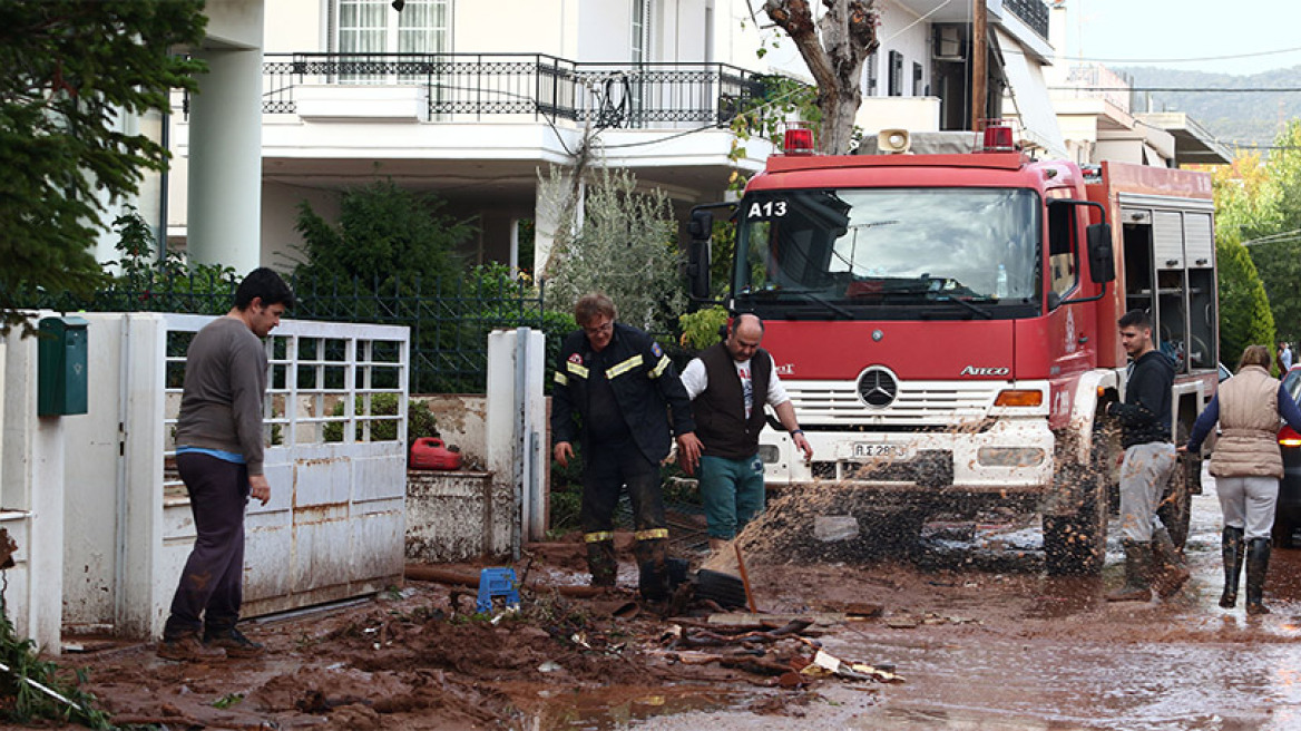 Μάνδρα: Ψάχνουν ακόμη δύο στα λασπόνερα - Αλαλούμ με το βοήθημα των 600 ευρώ