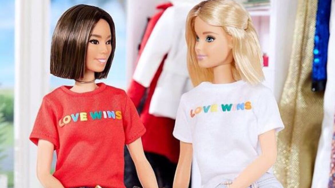 H Barbie στηρίζει την LGBT κοινότητα: Φορά μπλουζάκι "Love Wins"