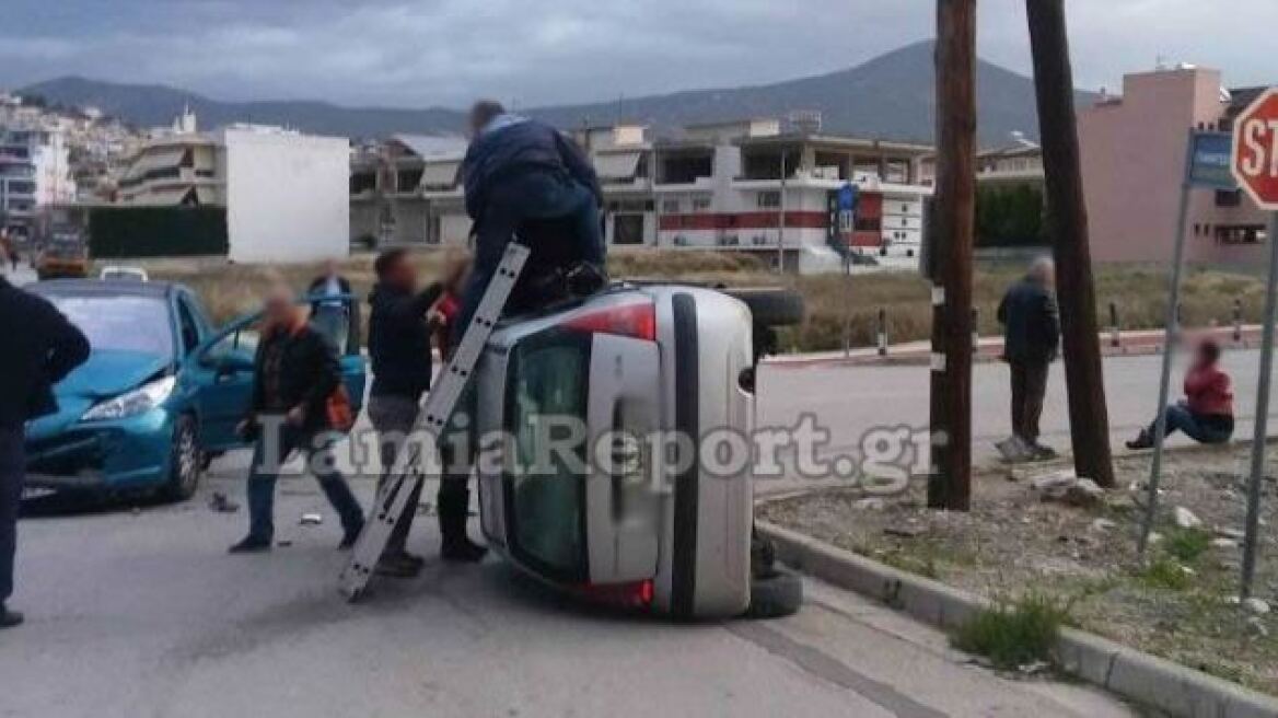 Καρέ-καρέ επιχείρηση απεγκλωβισμού τραυματιών μετά από τροχαίο στη Λαμία 