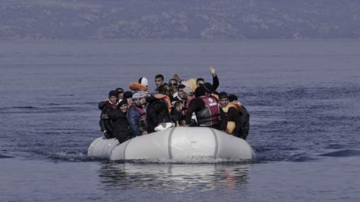 Χίλιοι πρόσφυγες και μετανάστες αναχωρούν από τα νησιά για άγνωστο... προορισμό 