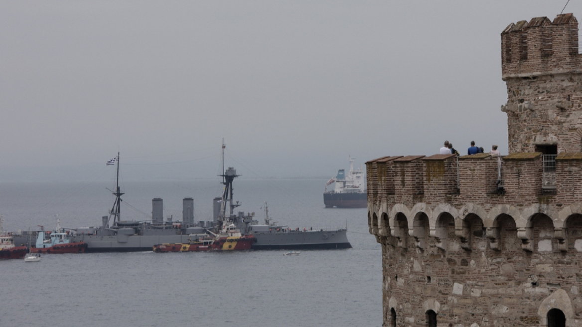 Άλλη μια εβδομάδα το «Αβέρωφ» στη Θεσσαλονίκη - Δεν μπορεί να φύγει λόγω καιρικών συνθηκών