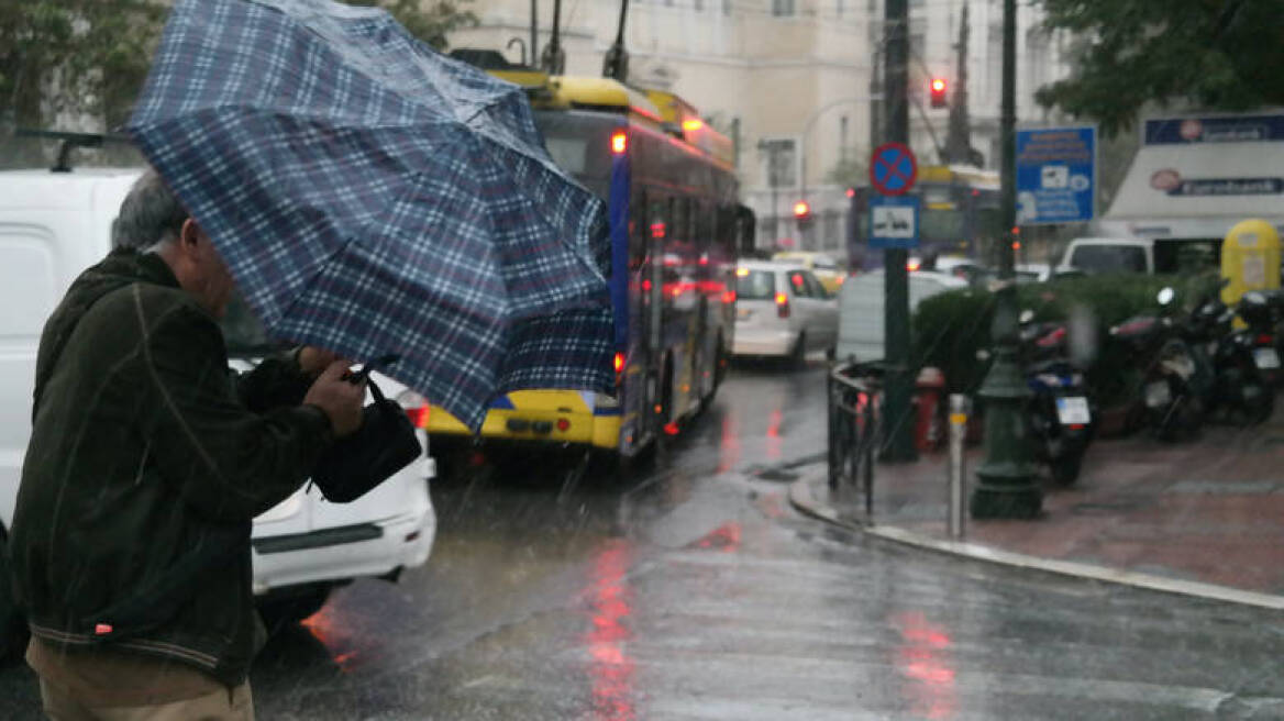 Χαλάει ο καιρός: Έρχονται καταιγίδες και χιόνια - Πού υπάρχουν προβλήματα  