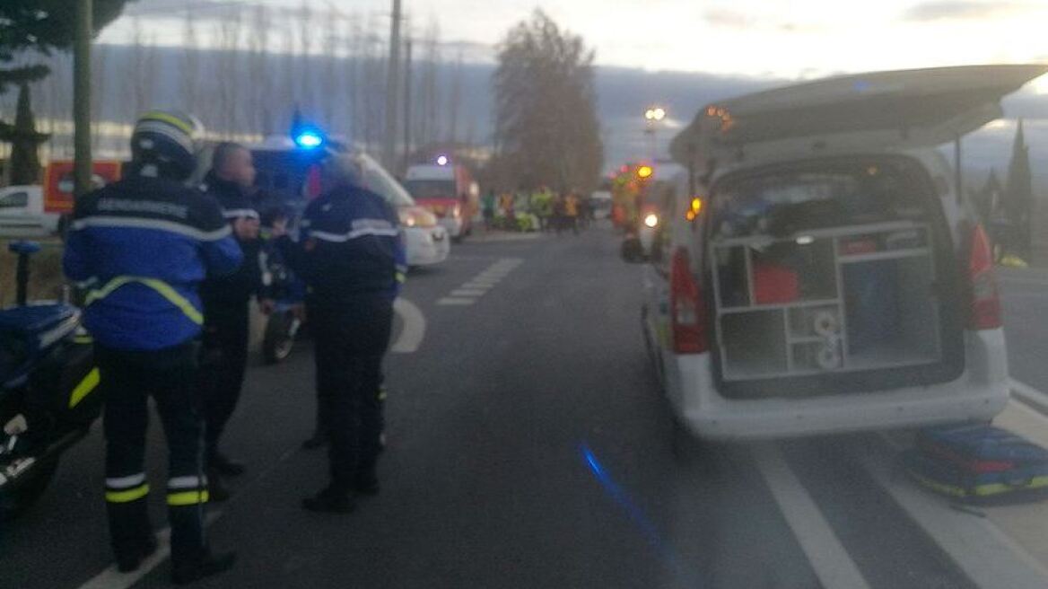 Γαλλία: Τέσσερις νεκροί, τα δύο παιδιά, από σύγκρουση σχολικού λεωφορείου με τρένο