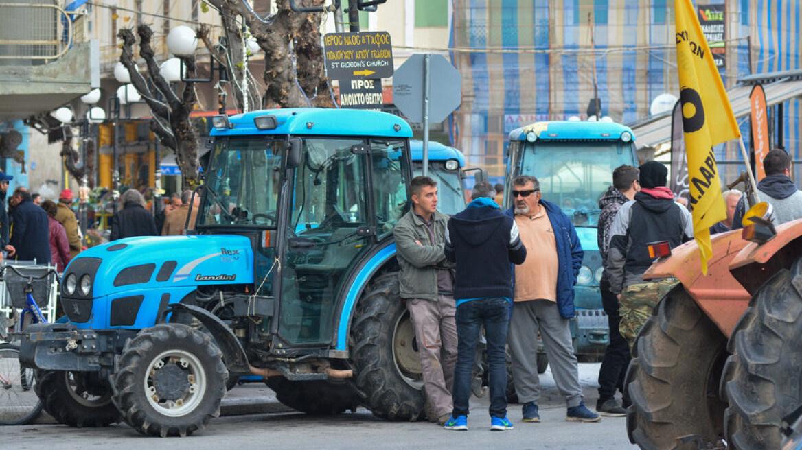 Οι αγρότες βγάζουν τα τρακτέρ στους δρόμους: Η κυβέρνηση θα μας βρει απέναντί της