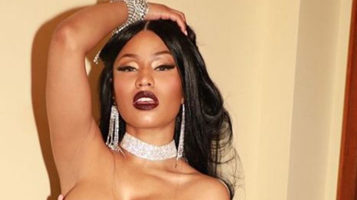 Η Nicky Minaj πόζαρε topless και «έριξε» το Instagram