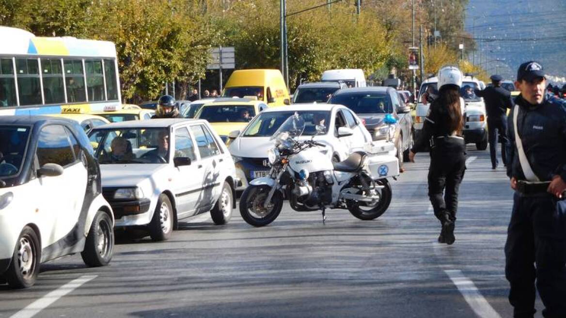 Αυξημένα τα μέτρα της Τροχαίας τις ημέρες των εορτών