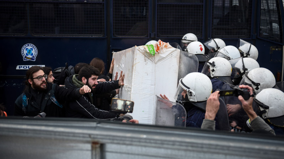 Πλειστηριασμούς πάση θυσία θέλει η κυβέρνηση: Αυτεπάγγελτη η δίωξη όσων εμποδίζουν ή απειλούν