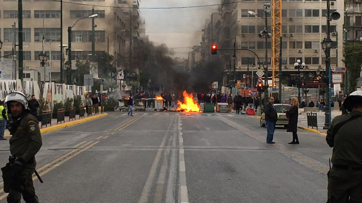 Με ΜΑΤ στον Πειραιά η ομιλία Τσακαλώτου