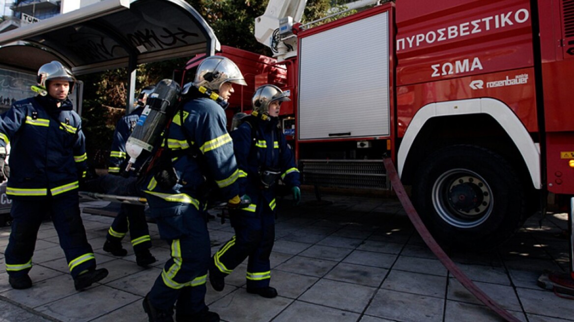 Άγνωστοι πυρπόλησαν δύο συμβολαιογραφεία στα Εξάρχεια