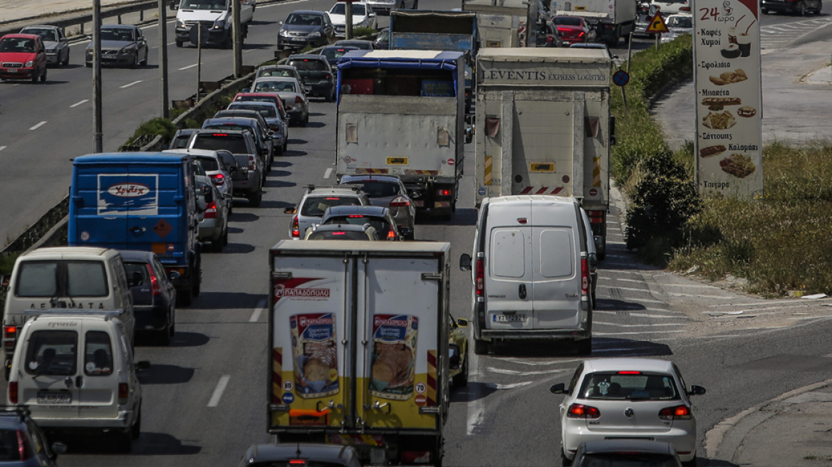 Κορυφώνεται η έξοδος των εκδρομέων του Πάσχα: Κατά χιλιάδες φεύγουν από την Αθήνα