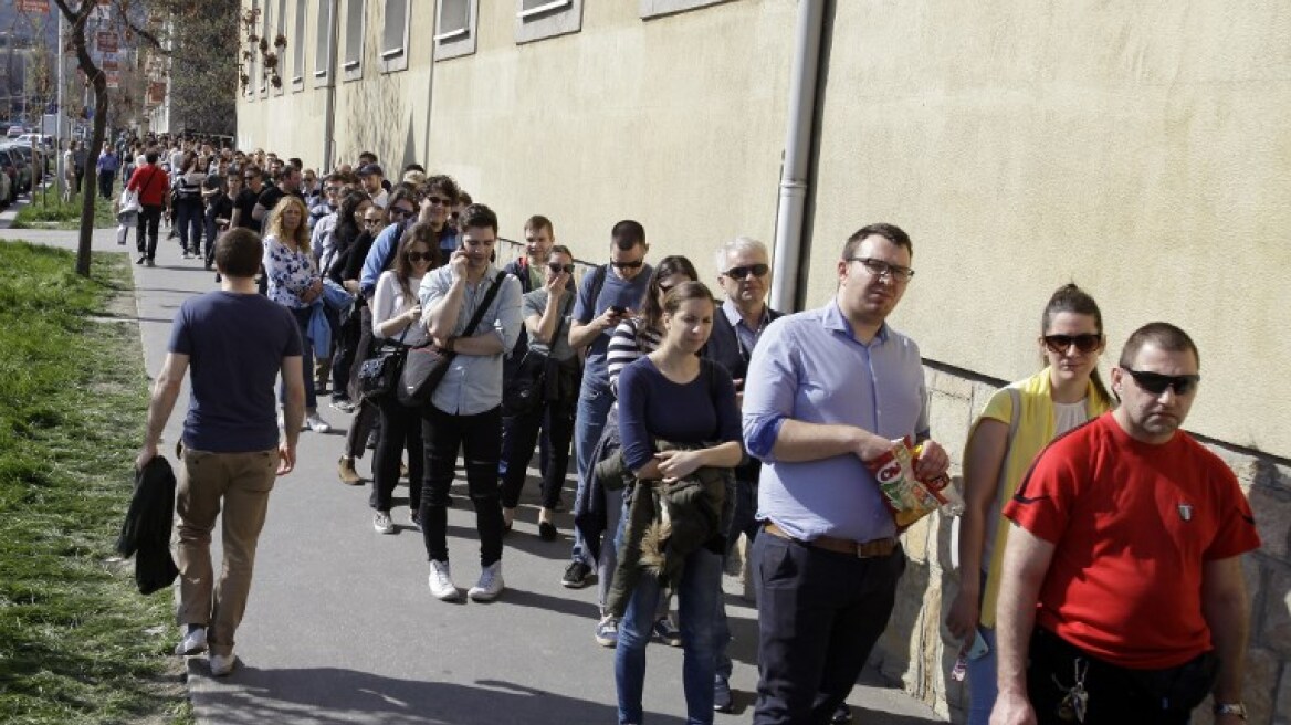 Εκλογές στην Ουγγαρία: Προβάδισμα του Όρμπαν, τεράστιες ουρές στα εκλογικά κέντρα