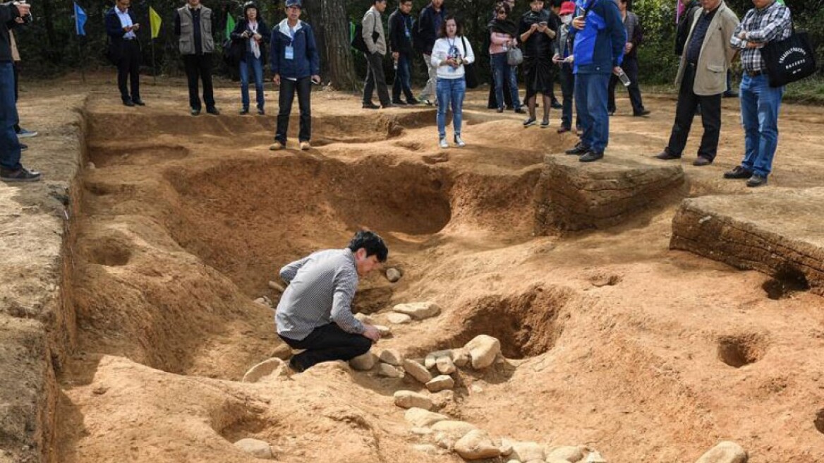 Αγρότης είχε επιγραφή από τη Δυναστεία των Τανγκ στην αυλή του