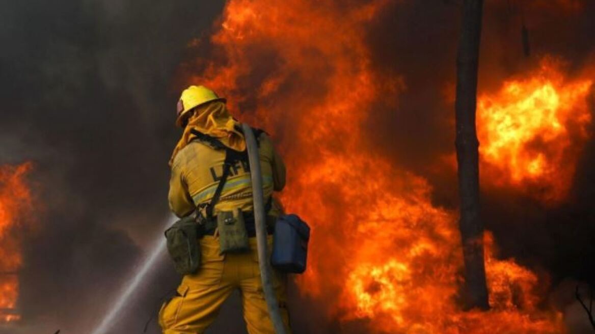 Μεγάλη πυρκαγιά στην Καλιφόρνια κοντά στην περιοχή όπου διεξάγεται το Coachella