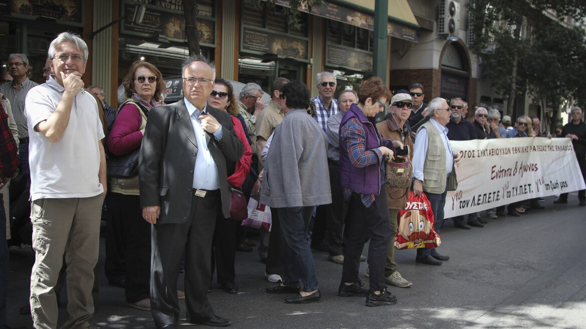 Καψώνια στους συνταξιούχους: Τους βάζουν φόρο στις παράνομες κρατήσεις που τους επέστρεψαν αναδρομικά το 2017