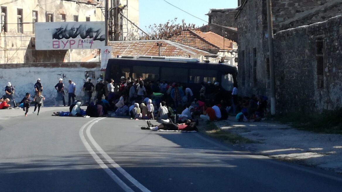 «Βουλιάζουν» από πρόσφυγες οι δομές των Ενόπλων Δυνάμεων σε Λέσβο και Σάμο