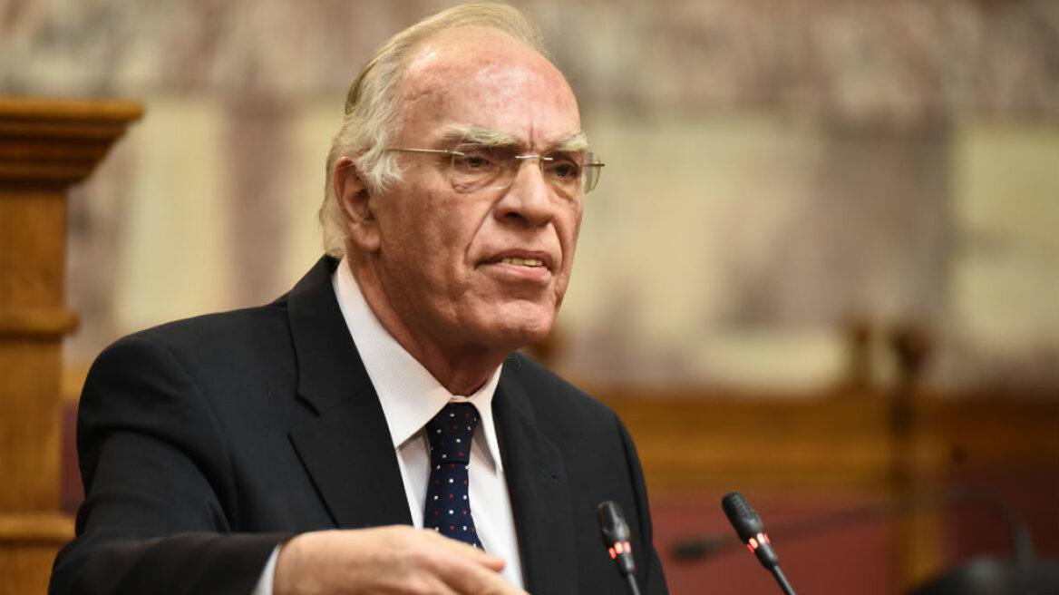 Λεβέντης στον ΘΕΜΑ 104,6: Να κόψουμε συντάξεις για τους εξοπλισμούς - Θα τα τίναζα όλα στον αέρα για την Ελλάδα!