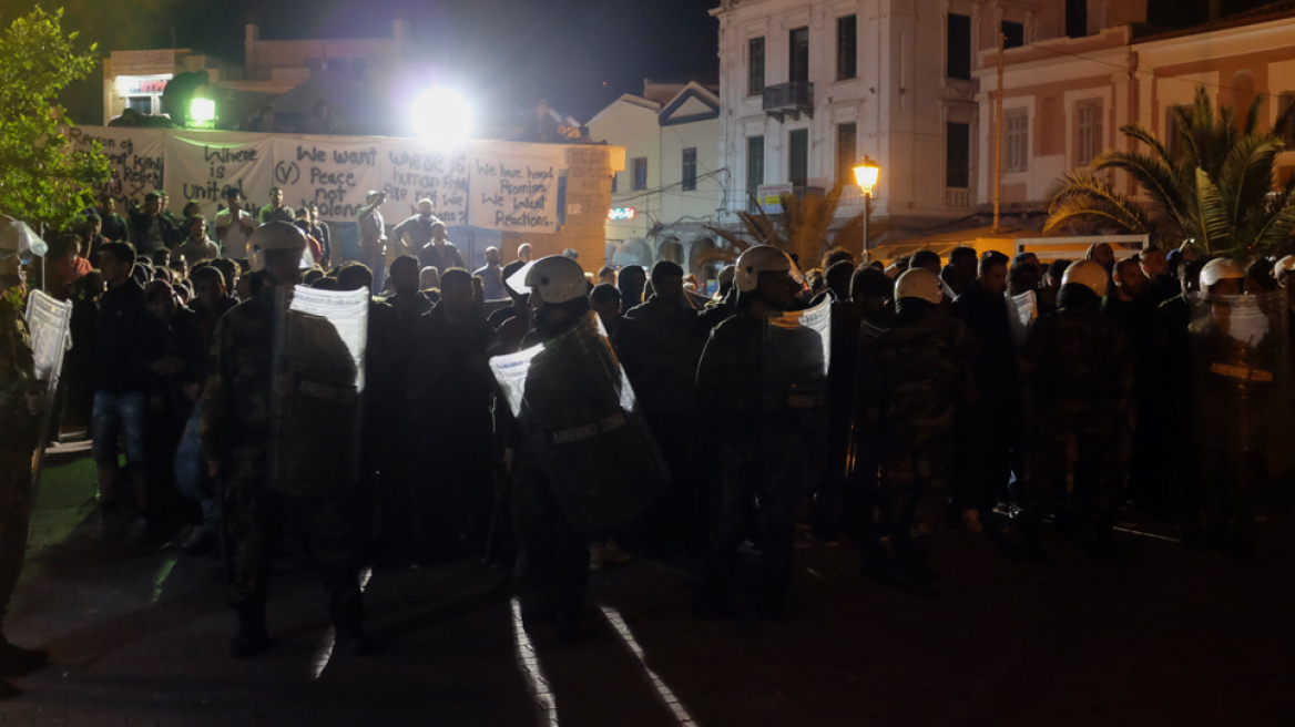 Με κλειστά μαγαζιά και απεργία υποδέχονται τον Τσίπρα στη Λέσβο