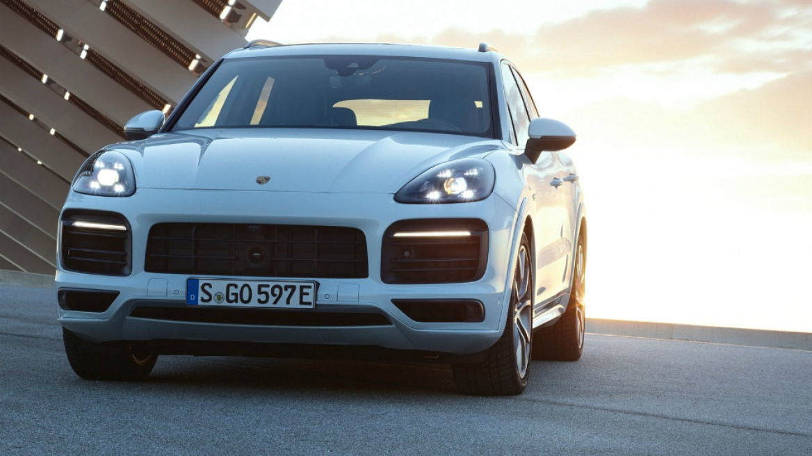 Με 462 άλογα η υβριδική Porsche Cayenne 