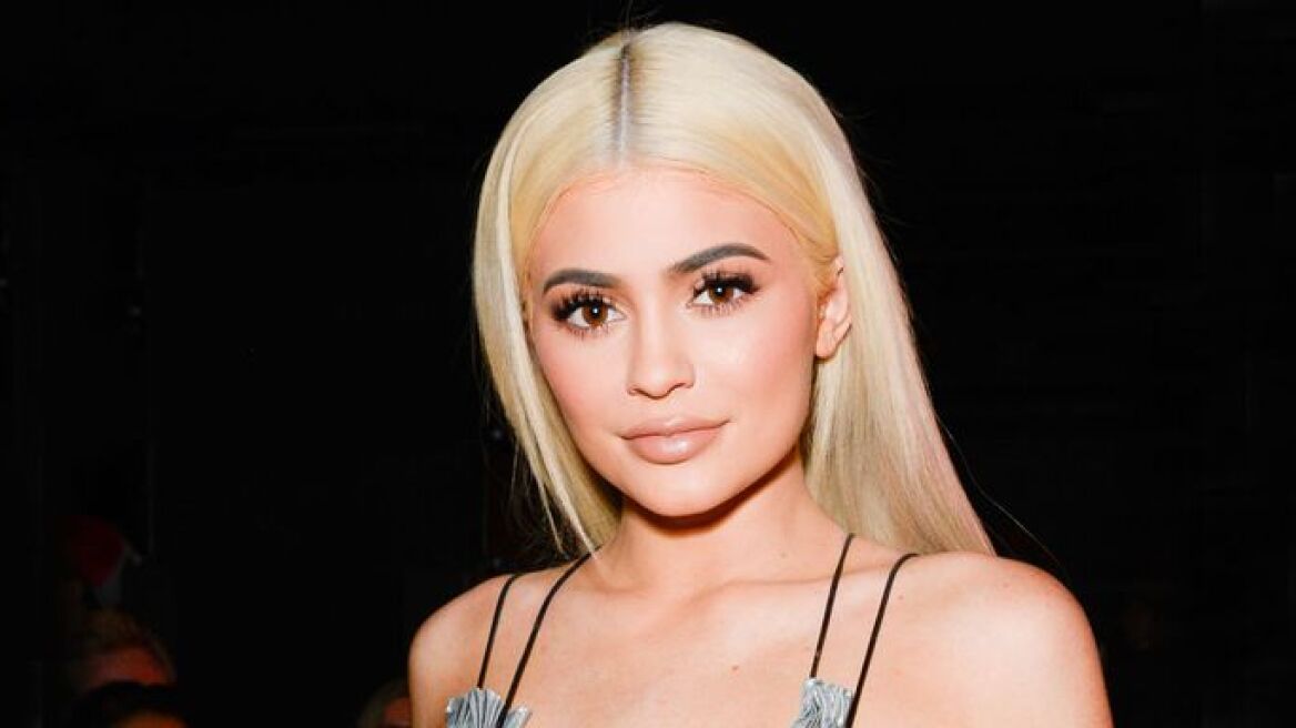 Η Kylie Jenner μας δείχνει την κορούλα της και το κορμί της τρεις μήνες μετά τον τοκετό 