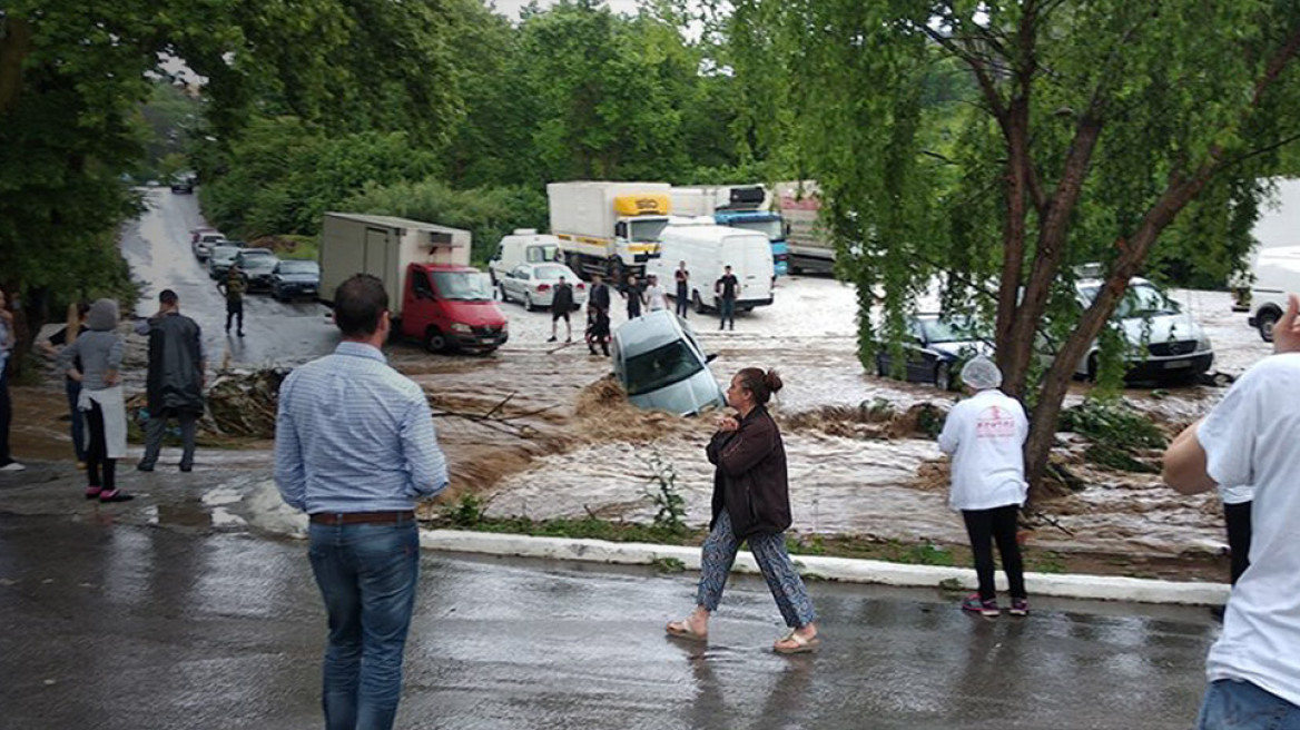 Θεσσαλονίκη: Μεγάλα προβλήματα και καταστροφές από την ισχυρή καταιγίδα