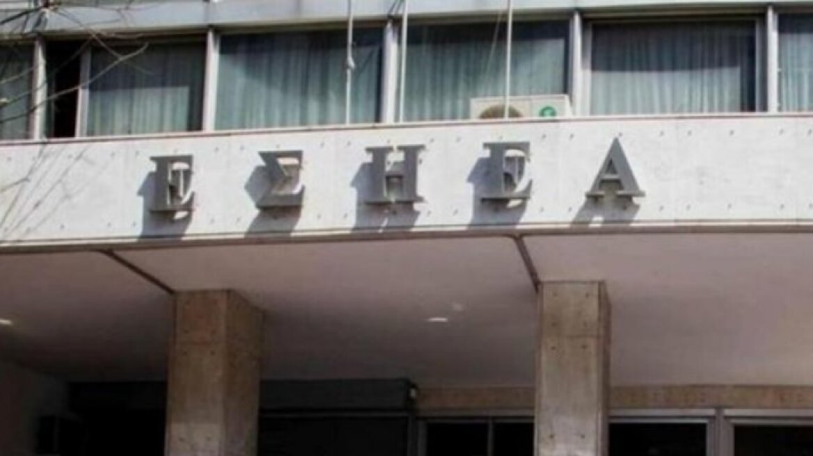 Έντονη αντίδραση της ΕΣΗΕΑ για τις αγωγές Τσίπρα κατά Κουρτάκη και Παπαχρήστου