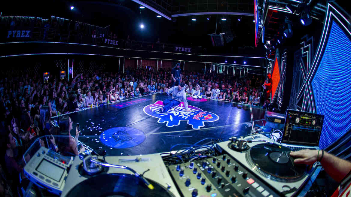 Απίστευτα street dance battles στον τελικό του Red Bull Dance Your Style