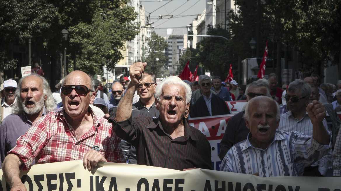 Στους δρόμους οι συνταξιούχοι για τις μειώσεις στις απολαβές τους: Στις 10 η συγκέντρωση της Αθήνας