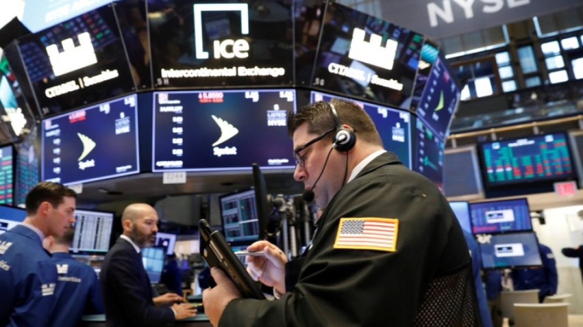 Wall Street: Εβδομαδιαίες απώλειες με «βαρίδια» τράπεζες και τεχνολογία