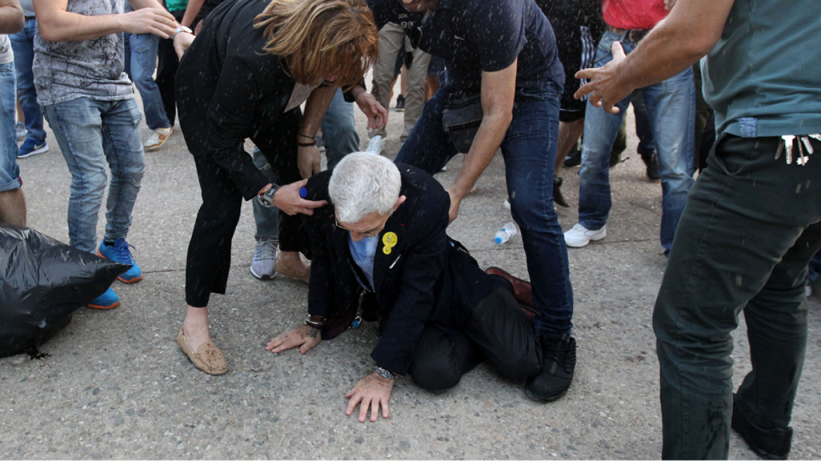 Άγρια επίθεση και ξύλο στον Γιάννη Μπουτάρη, τον χτύπησαν στο κεφάλι και τον έριξαν κάτω - Στο νοσοκομείο για έλεγχο