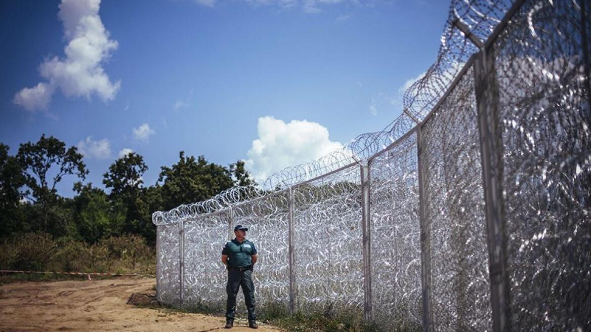 Το Μαυροβούνιο υψώνει φράχτη για τους πρόσφυγες στα σύνορα με την Αλβανία